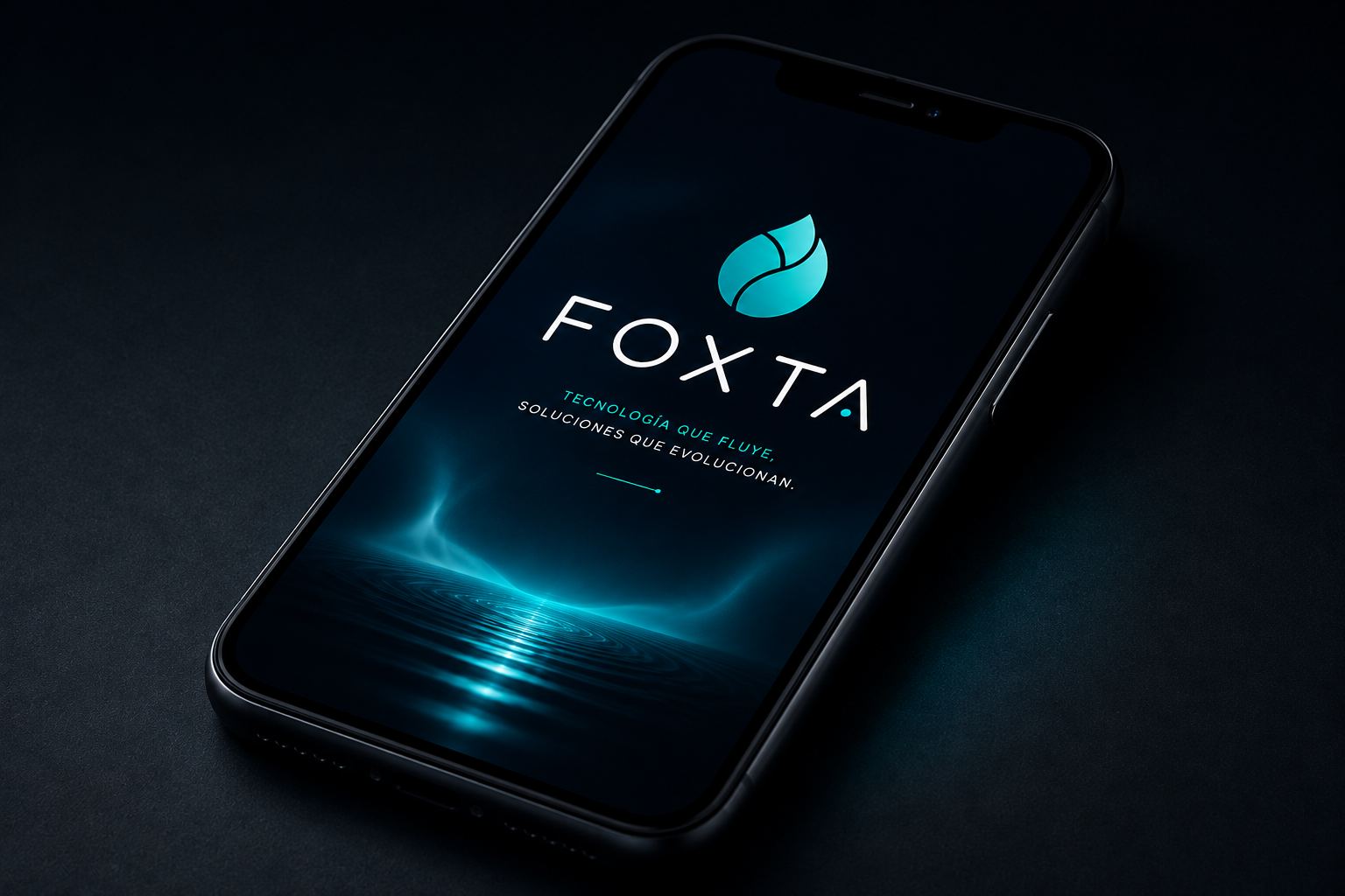 Pantalla de inicio de la aplicación Foxta en un móvil, con el símbolo, el nombre y el claim sobre un fondo de agua en movimiento